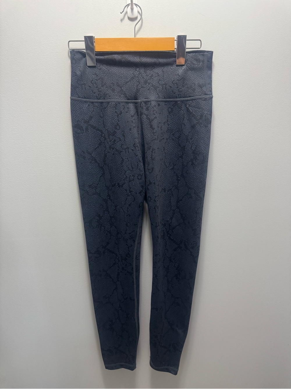 ALLFENIX Women's Black Snake-Print Leggings